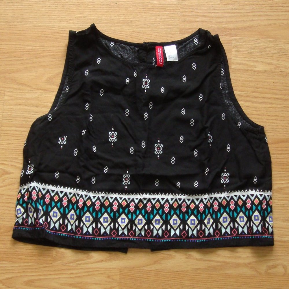 H&M Divided Patterned Crop Top | Size 8